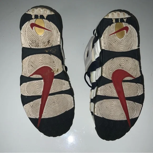 Nike Men's Black and White Air Athletic Shoes - Picture 5 of 5